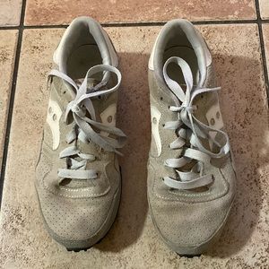 Cream colored side Saucony sneakers—super comfy!